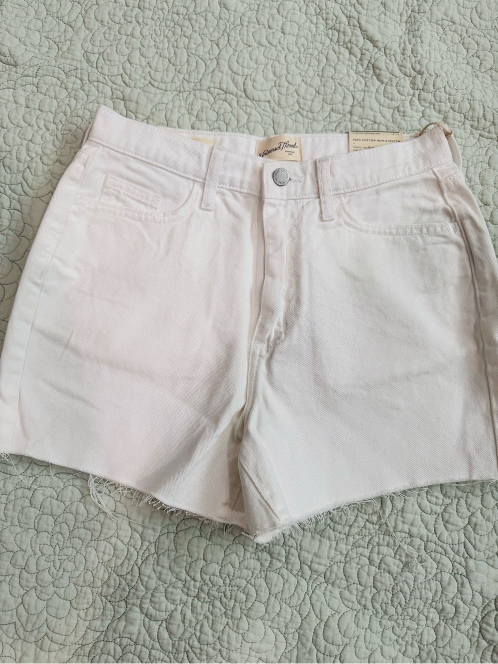 Universal Thread Boyfriend Shorts White Denim Shorts Size 2 Like New